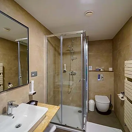 מלון Grand Bellevue 4*