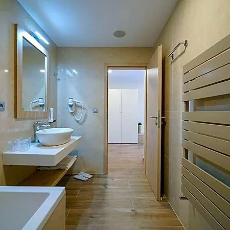 מלון Grand Bellevue 4*