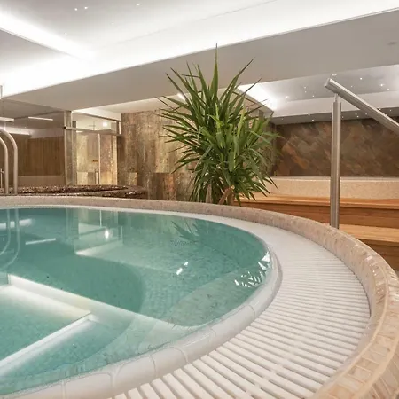 Отель Grand Bellevue